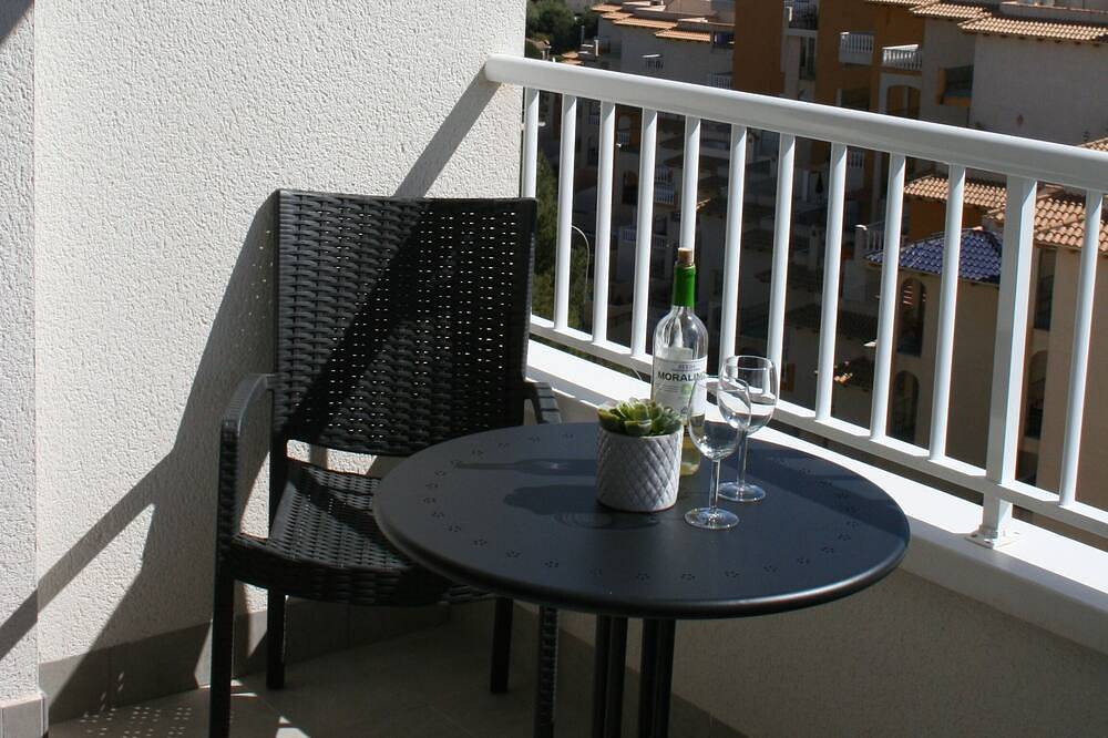 Ganze Wohnung, Sonniges Apartment mit 3 Schlafzimmern und 2 Bädern an der Costa Blanca in Dehesa de Campoamor, Orihuela