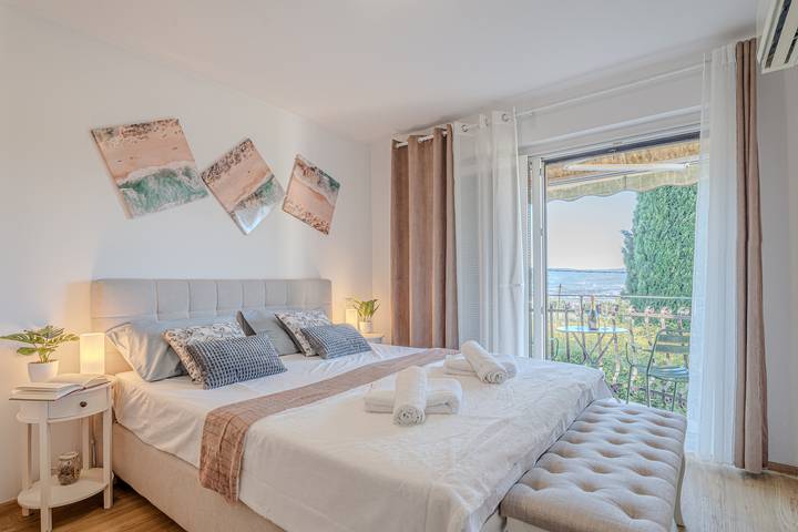Location de vacances pour 4 personnes, avec balcon et vue sur l’océan, adapté aux familles à Koper - 3
