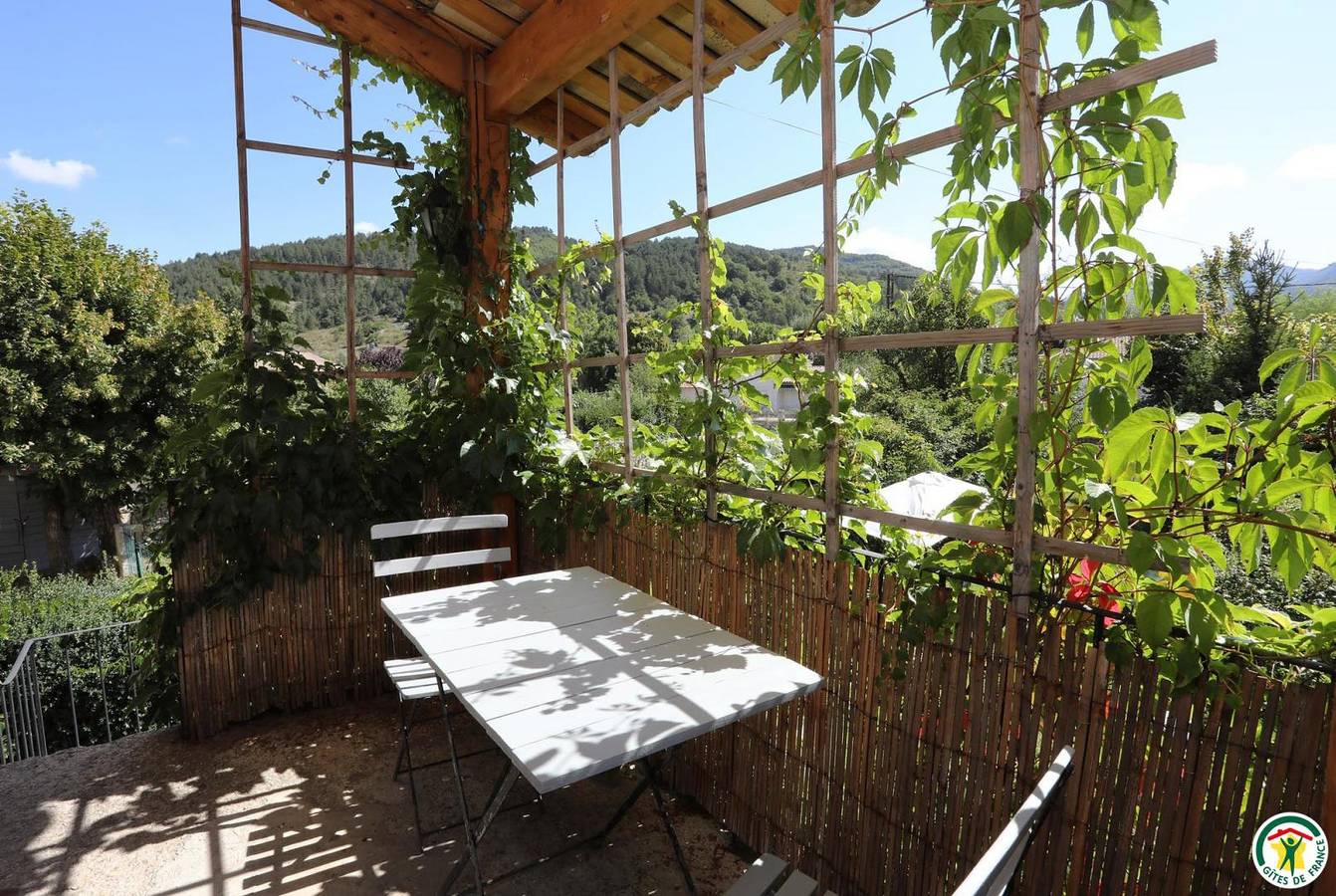 La Terrasse Du Château in Lachau, Région de nyons