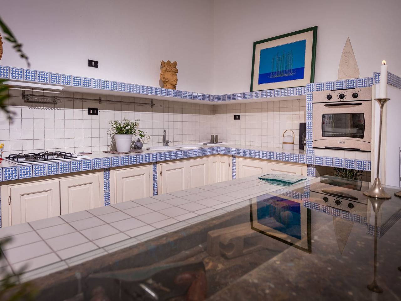 Appartement entier, Appartement confortable de 2 chambres avec terrasse, à 500 m de la plage de La Praiola in Terrasini, Province de Palerme