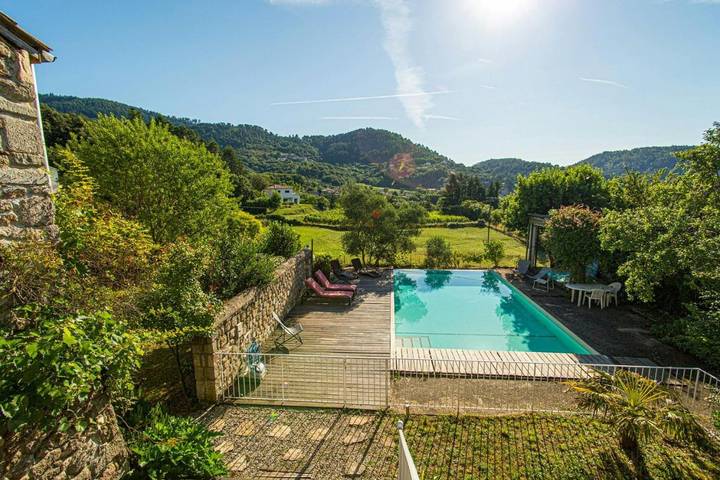 Maison de vacances pour 12 personnes, avec terrasse ainsi que piscine et jardin