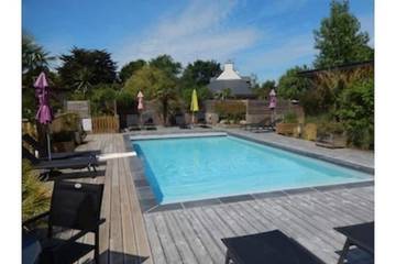 Gîte pour 5 personnes, avec piscine à Le Tour-du-Parc