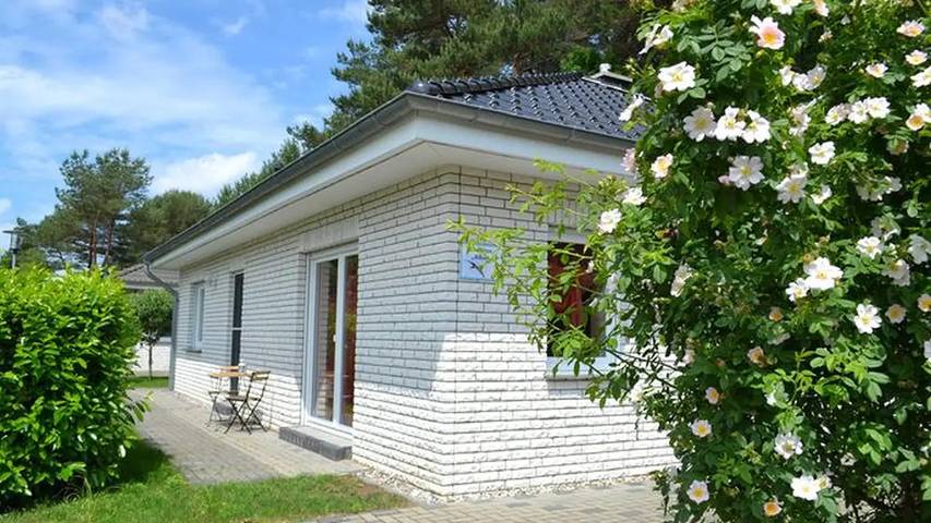 Bungalow für 7 Personen, mit Terrasse und Garten in Karlshagen