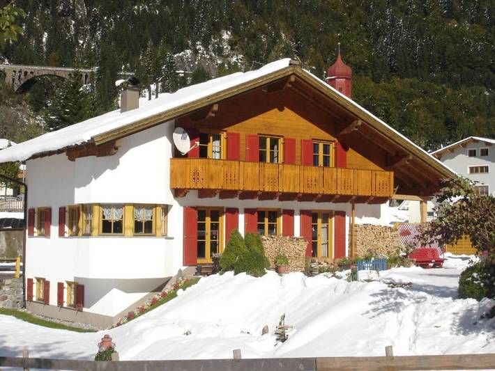 Ferienwohnung für 5 Personen, mit Ausblick und Garten in Klösterle am Arlberg