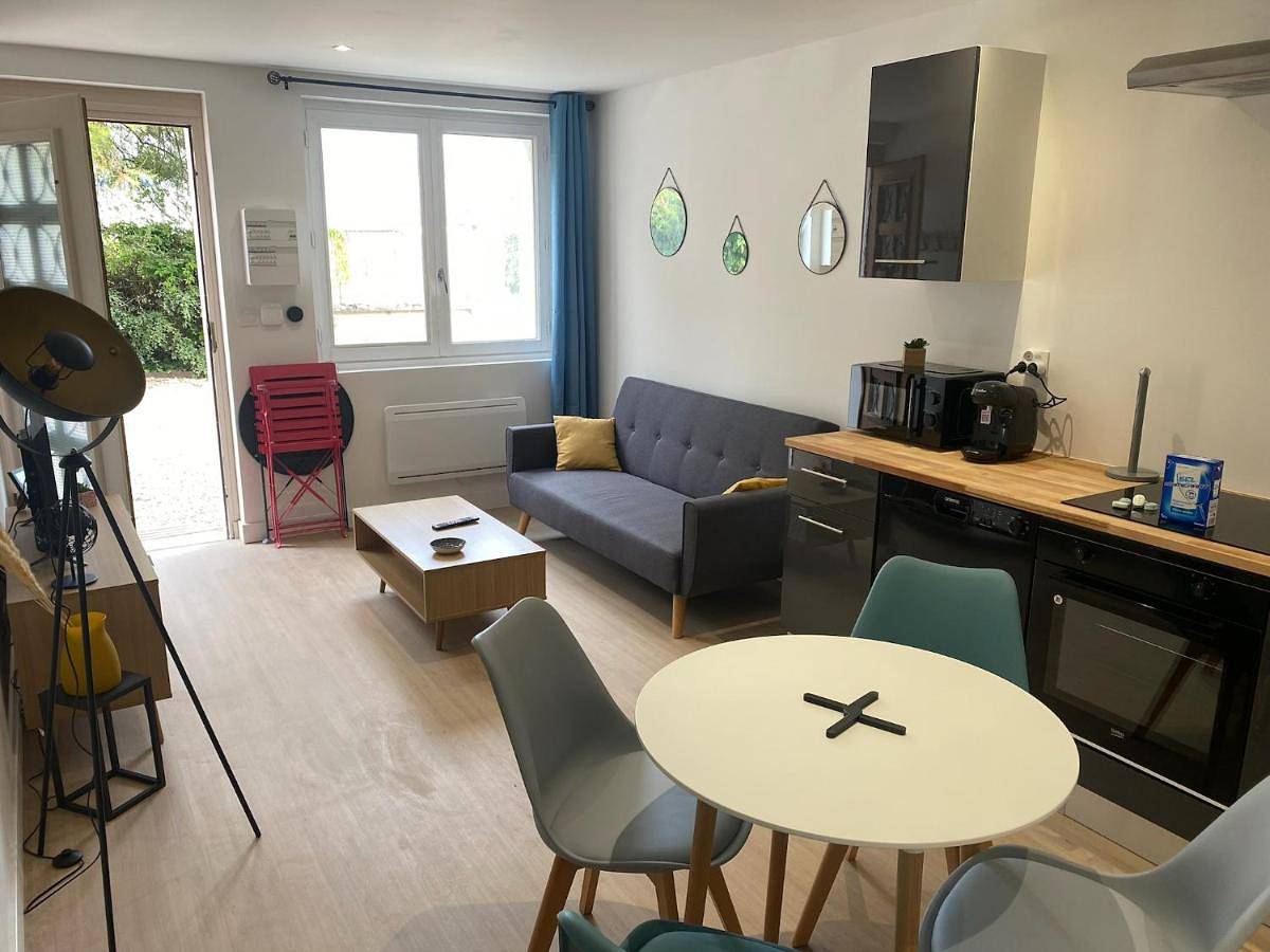 Appartement entier, T2 fonctionnel & confortable en Rdc sur cour calme in Saint-Florentin, Région d'Auxerre