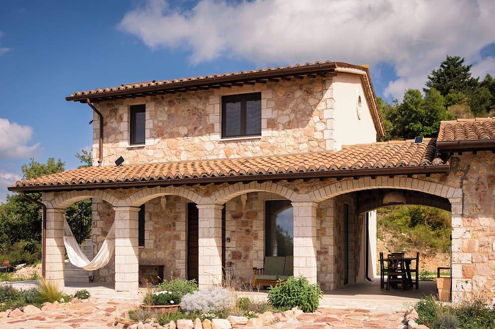 Appartamento intero, Appartamento Terra, Agriturismo vista panoramica nel bosco al centro dell'Umbria in Gualdo Cattaneo, Perugia e dintorni