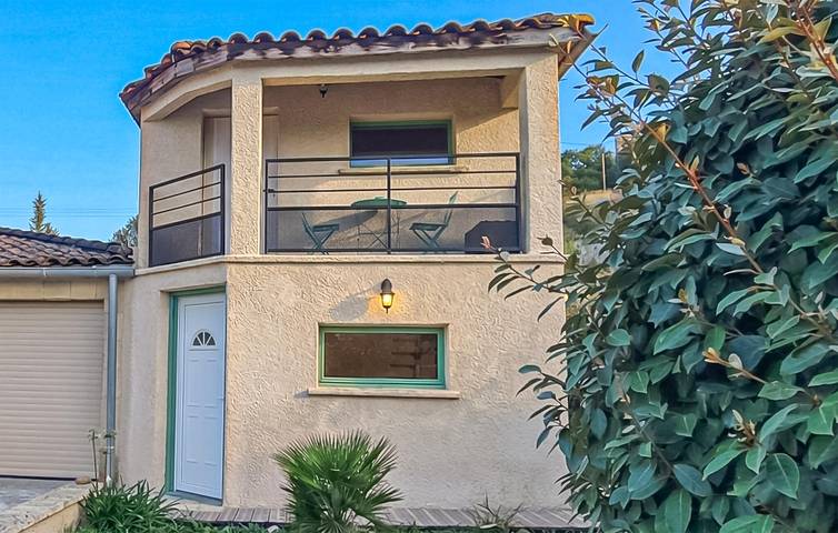 Maison de vacances pour 2 personnes, avec terrasse ainsi que piscine et jardin à Salavas