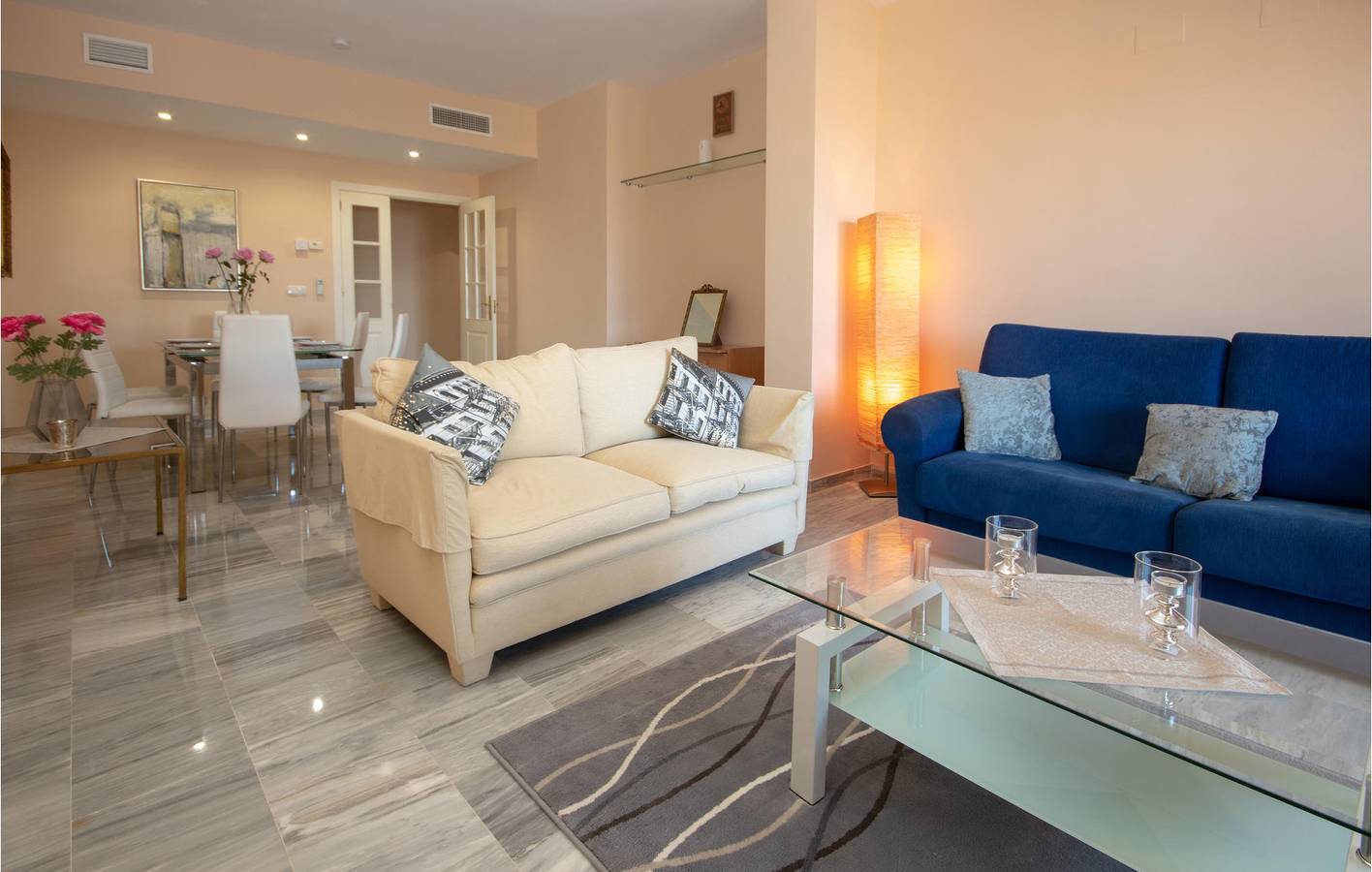 Apartamento vacacional entero, Apartamento con vistas al mar, piscina y aparcamiento in Playa de Calahonda, Marbella