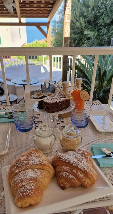 Double Room with Private Bathroom in Palinuro, Centola