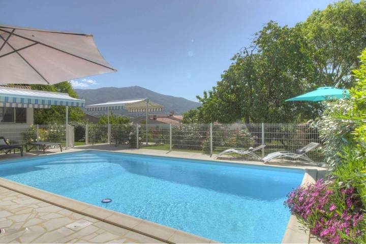 Chambre d’hôte pour 3 personnes, avec Terrasse ainsi que Jardin et Piscine