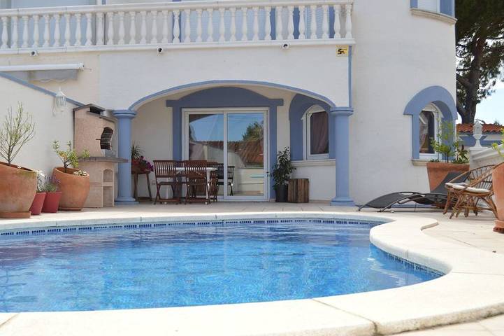 Ferienhaus für 10 Personen, mit Whirlpool und Terrasse sowie Garten in Empuriabrava