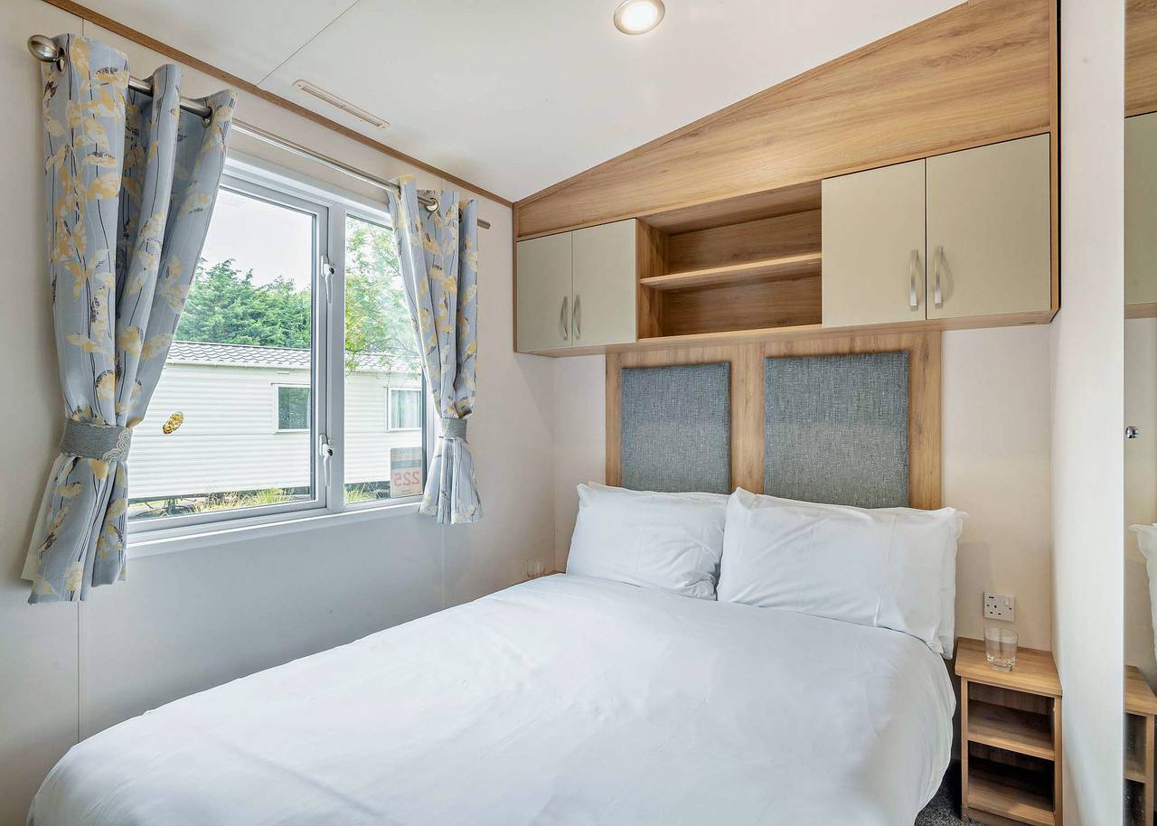 Gold 3 Bedroom Caravan, Sleeps 8. With parking in Bowness-on-Windermere, Lake District