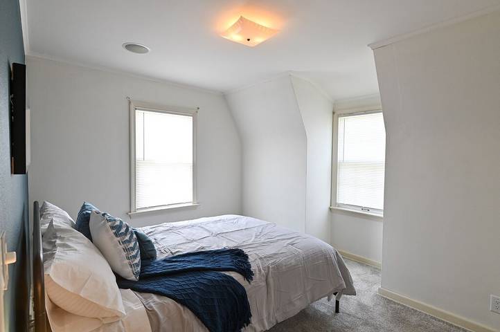 Vacation rental for 16 people, with hot tub in Omaha