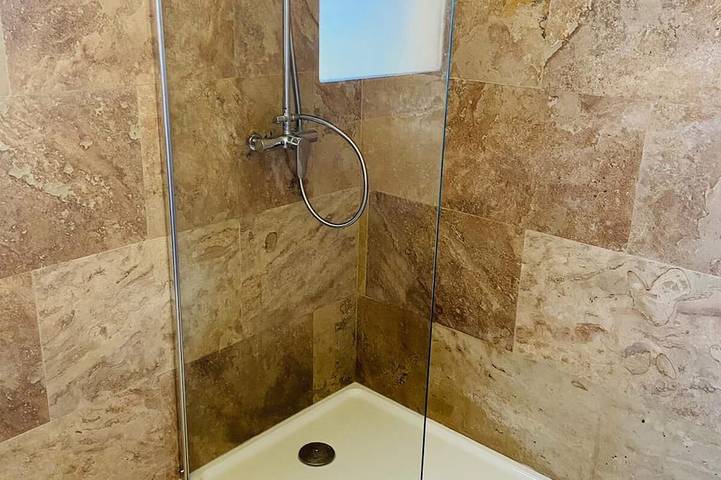 Gîte pour 4 personnes, avec terrasse ainsi que jardin et jacuzzi à Marcillac-Saint-Quentin - 4