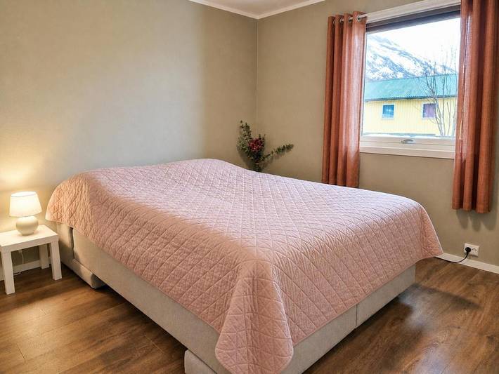 Ferienhaus für 8 Personen, mit Balkon und Whirlpool sowie Terrasse und Garten in Lyngen - 4