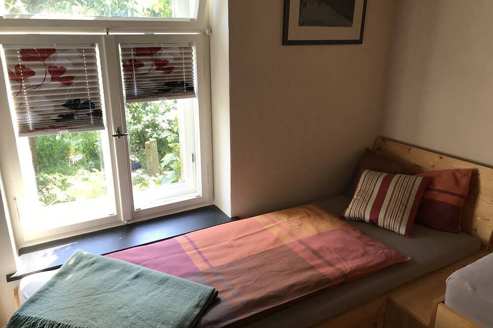 Ganze Wohnung, Wohlfühlen im Denkmal - komfortable und romantische Gästewohnung im Winzerhaus in Radebeul, Meißen Region