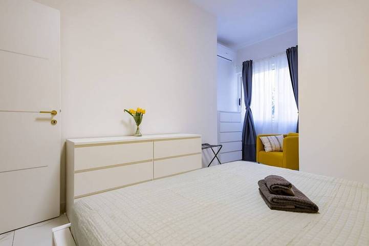 Ganze Wohnung, GuestHost - Charmantes 64 qm Apartment, ideal für drei Personen, im Zwischengeschoss eines Gebäudes ohne Aufzug. Die Unterkunft liegt privilegiert nahe der Piazza della Rinascita, dem Zentrum des Stadtlebens in Pescara, nur einen Steinwurf entfernt in Pescara, Pescara Provinz