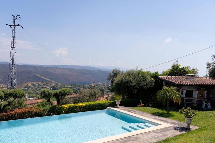 Location de vacances pour 11 personnes, avec jardin ainsi que vue et piscine dans Codeçoso