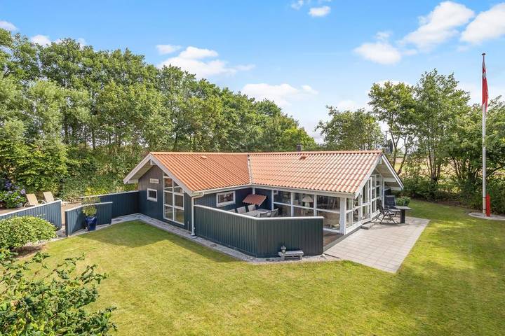 Villa for 4 personer, med jacuzzi og sauna såvel som terrasse og have - 1