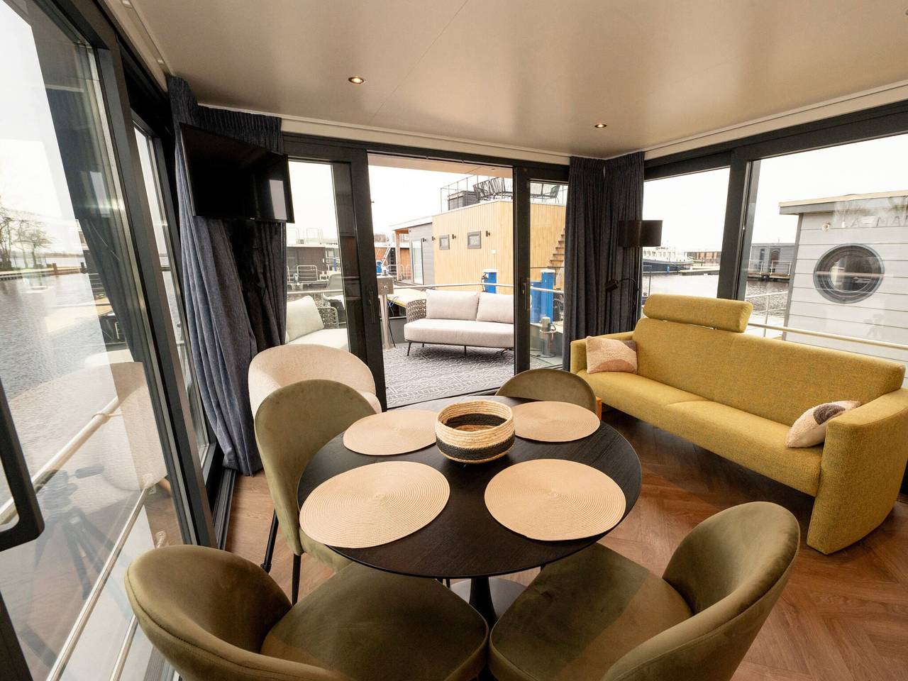 Hausboot in Offingawier mit Meerblick in Friesland