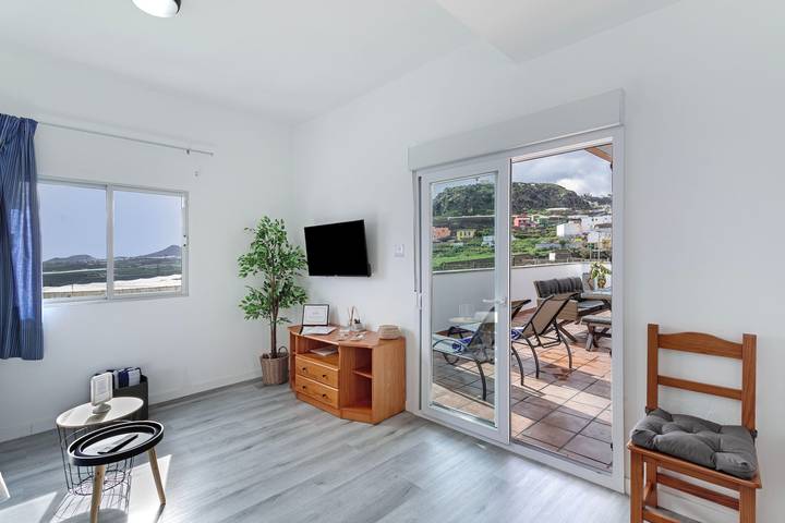 Appartement entier, Vacances « Los Adejo » avec piscine chauffée partagée, terrasse et Wi-Fi in Los Toscales, Moya