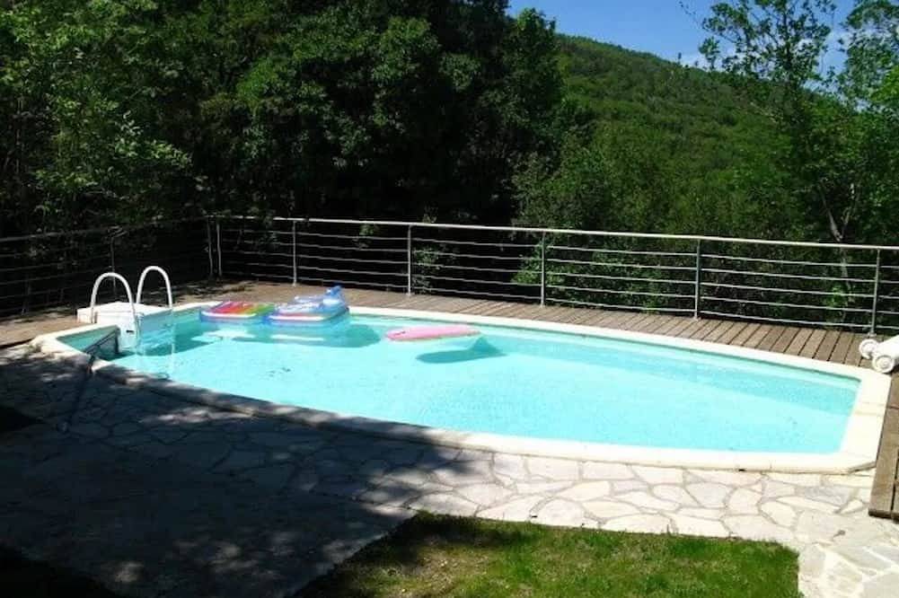 La Bergerie de Cantobre, grand terrain et piscine privative in Nant, Parc naturel régional des Grands Causses