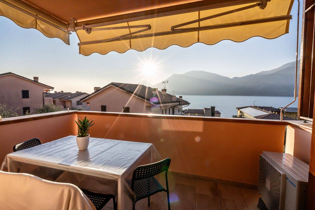 Ganze Wohnung, Ferienwohnung für 2 Personen mit Seeblick in Brenzone, Gardasee-Berge