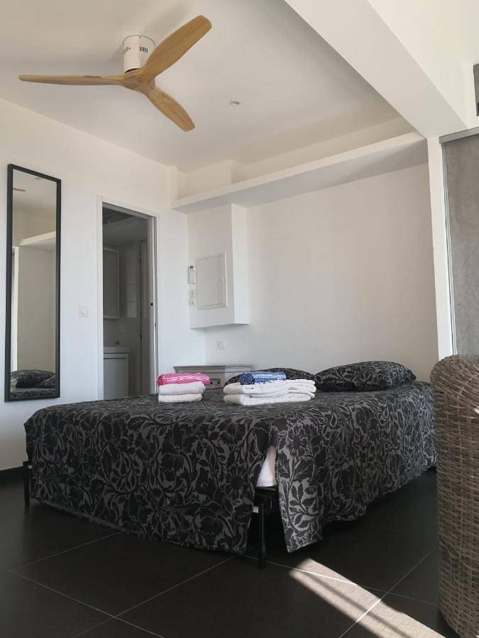 Appartement entier, Studio moderne magnifique vue sur mer dans cadre calme et verdoyant in Furiani, Cap Corse