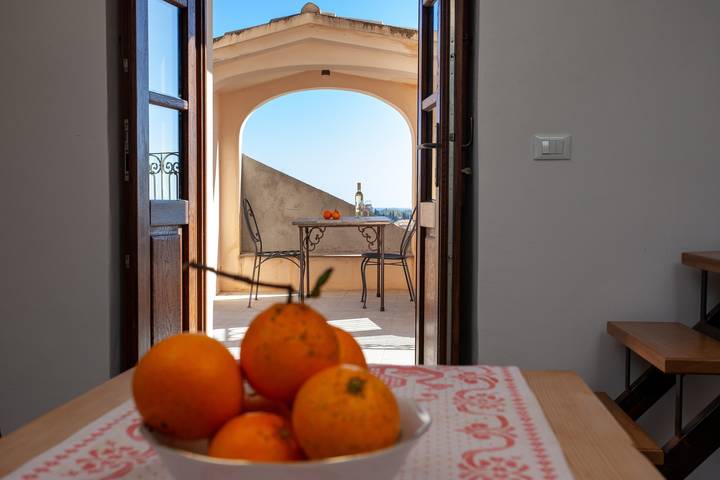 Ganze Wohnung, Ferienwohnung "Hora Est" mit Meerblick, Terrasse, Wlan und privatem Parkplatz in Orosei, Golf von Orosei