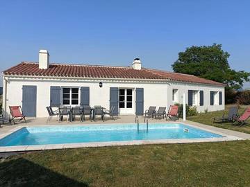 Maison de vacances pour 12 personnes, avec jardin et piscine, animaux acceptés à Chantonnay