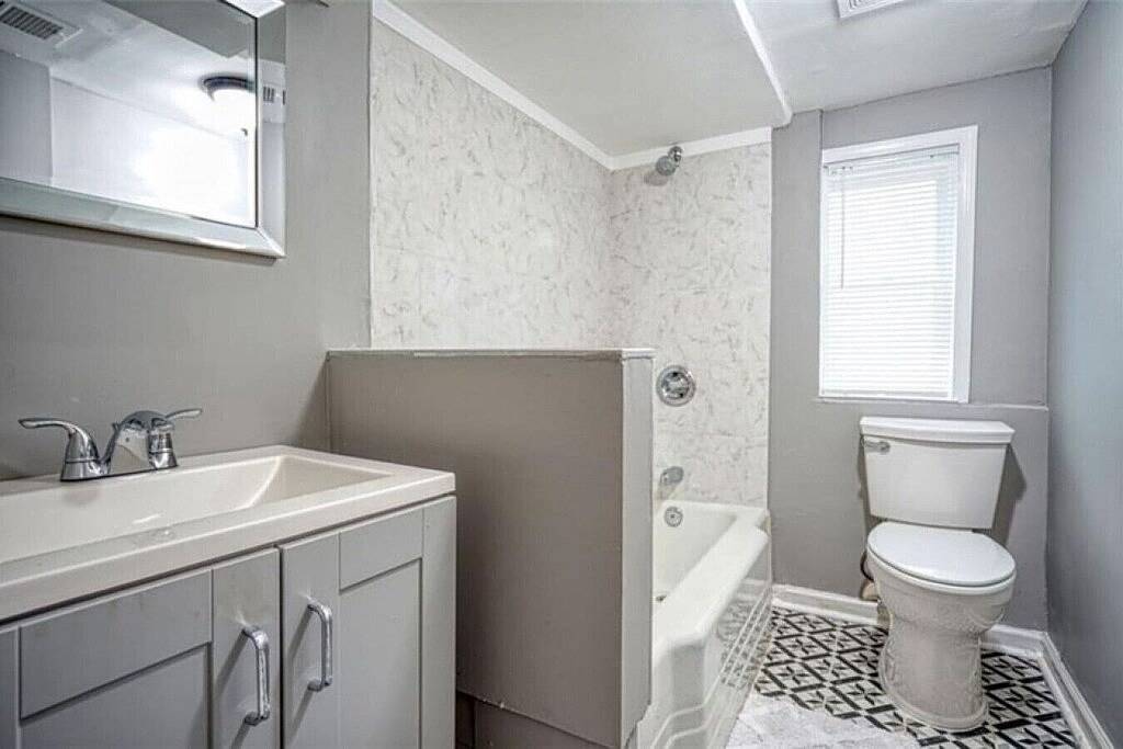 Newly Renovated Home, Fenced Yard, Rec Room with Foosball and Wifi! in East Point, Fulton County