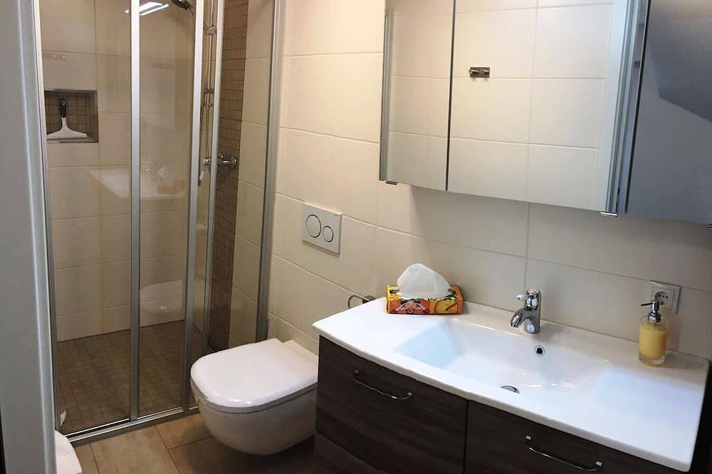 Ganze Wohnung, Appartement Haus am Eck, Eg, 40qm, 1 Schlafzimmer, Wlan in Altötting, Landkreis Altötting