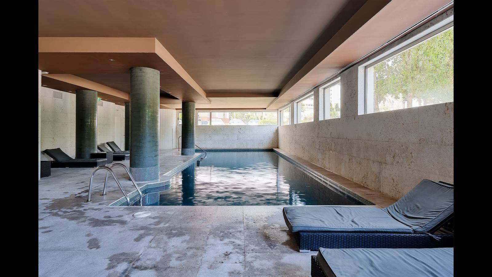 Appartamento intero, 2 Bdr Apartment W/Pool and Jacuzzi by Lovelystay in Praia da Rocha, Portimao
