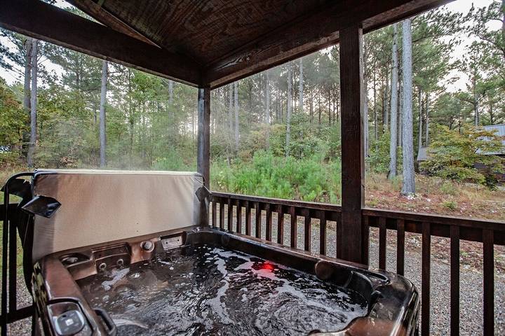 Log cabin for 4 people, with hot tub and terrace, with pets in Broken Bow