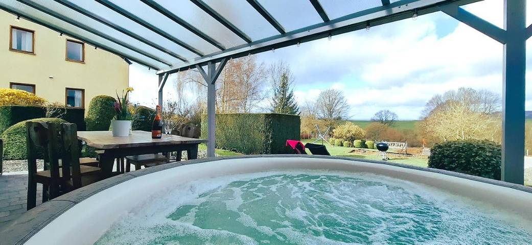 Location de vacances pour 6 personnes, avec jardin et jacuzzi dans Samrée