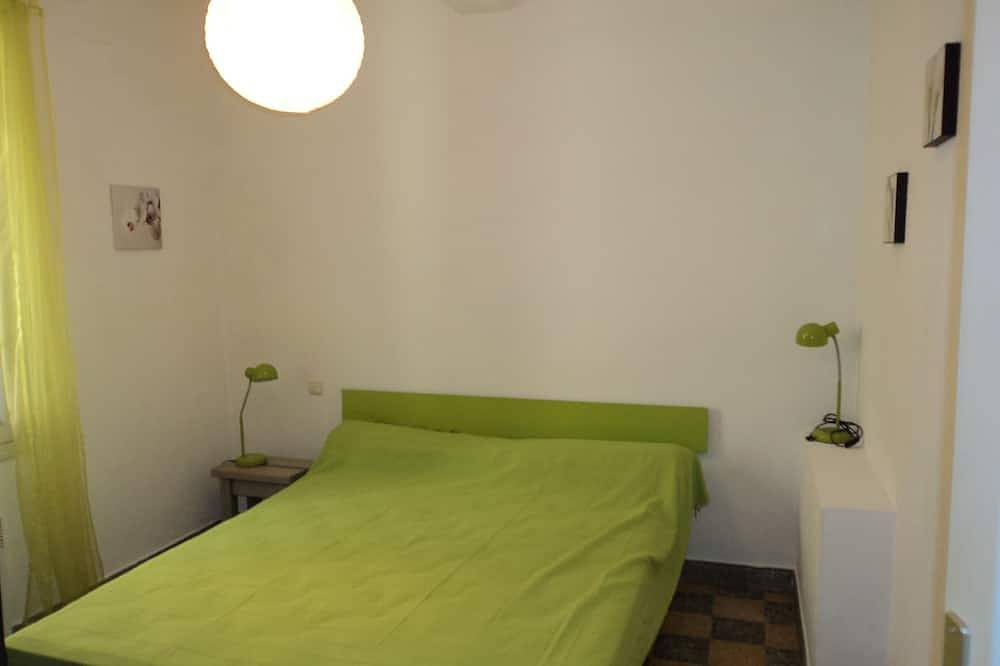 Appartement entier, Appartement 1° étage, 70 m2 à 50 mètres de la plage et de son clocher. in Côte Vermeille, Collioure