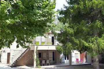 Gîte pour 5 personnes, avec terrasse et jardin à Orgone