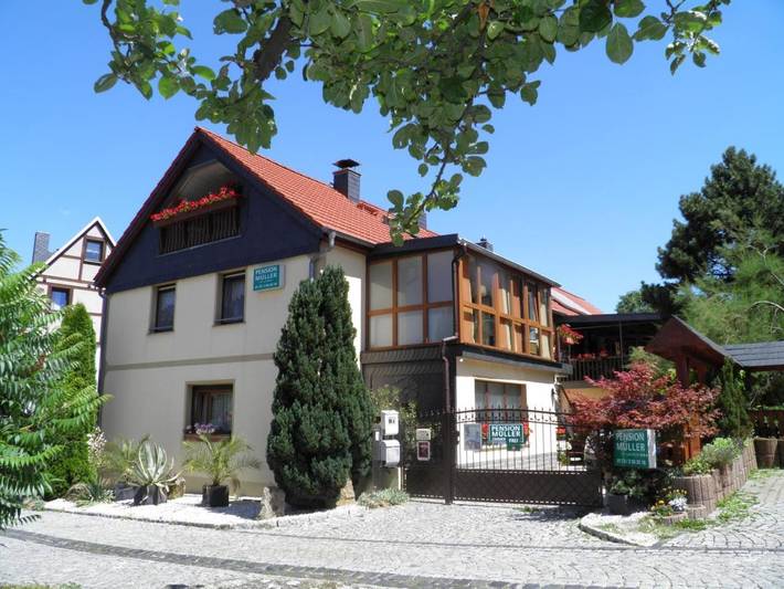 BnB für 3 Personen, mit Balkon und Terrasse sowie Garten und Ausblick in Thüringen