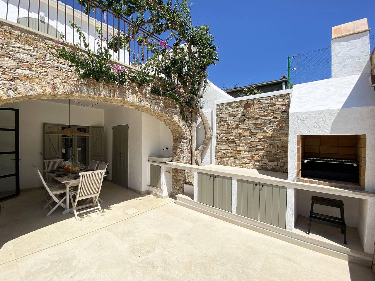 Alquiler casa de pueblo con piscina en el centro de Begur in Begur, Costa Brava