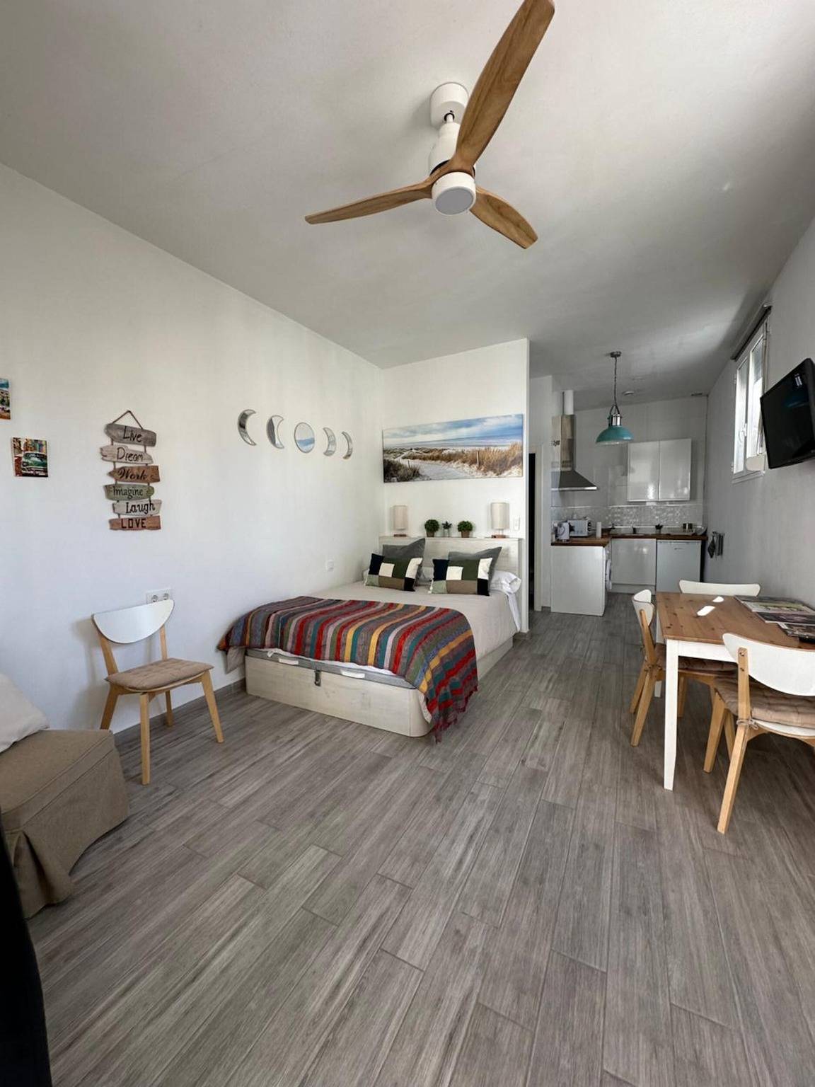 Apartamento inteiro, Apartamento 'Calma' com Wi-Fi in Playa de Los Lances, Tarifa (Espanha)