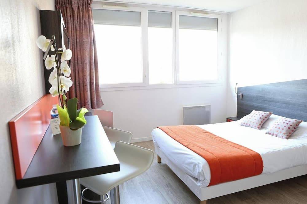 Entire apartment, Urban Escape on the Edge of Paris in Chevilly-Larue, Val-de-Marne