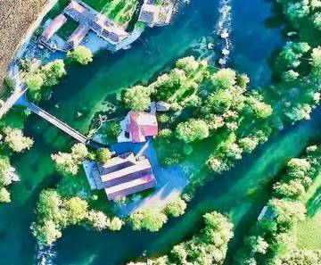 Location de vacances pour 5 personnes, avec piscine ainsi que jardin et vue à Saint-Simeux