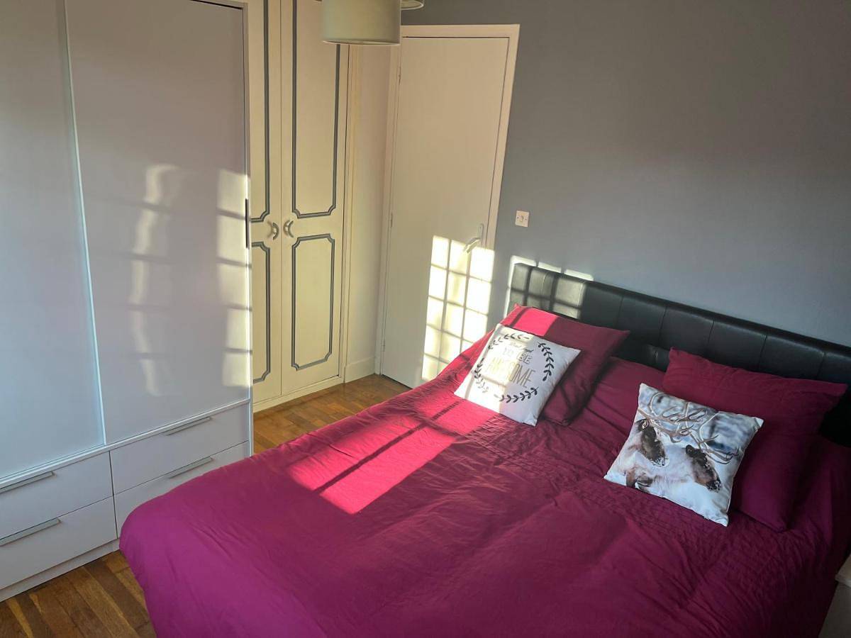 Double Room in Arnage, Sarthe