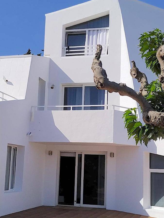 Gîte pour 4 personnes, avec piscine ainsi que jardin et vue, animaux acceptés à Es Castell - 3