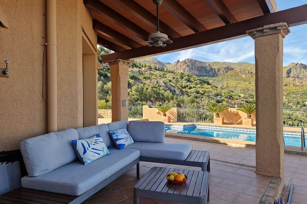 Spectacular mountain views in a romantic location. Close to Mojacar beaches. in Cortijo Cabrera, Turre