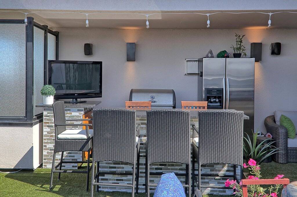 Ganze Wohnung, Executive 2-stöckiges Penthouse mit 800 m² Terrasse, Whirlpool, Sauna und vieles mehr !! in Edmonton, Alberta