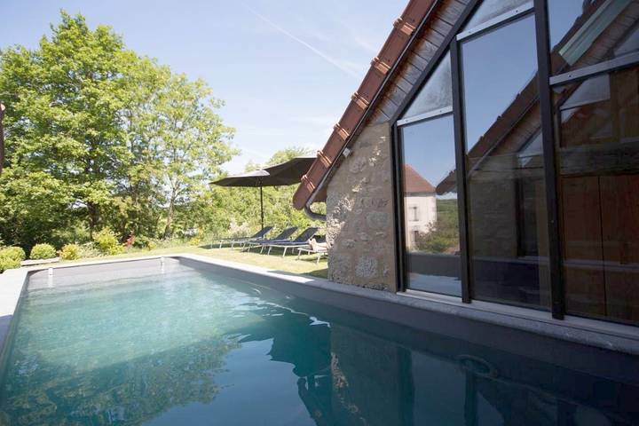Location de vacances pour 10 personnes, avec Jacuzzi et Terrasse ainsi que Jardin et Piscine à Peyrat-la-Nonière - 2
