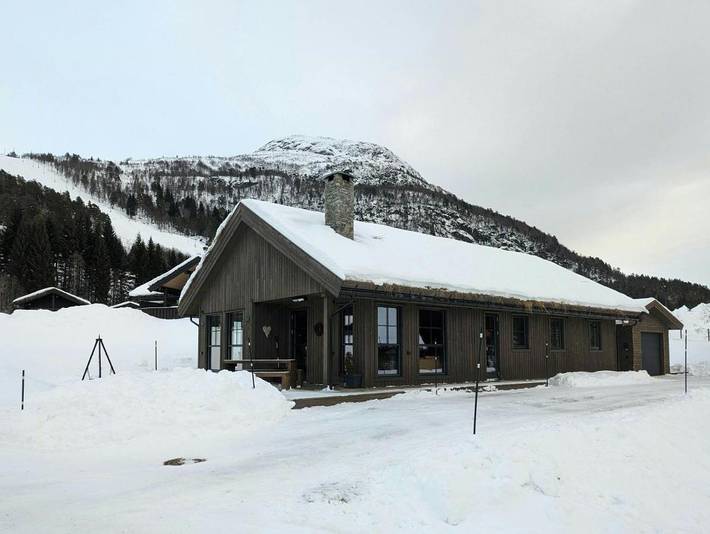 Feriehus for 14 personer, med Terrasse og Hage i Stryn 