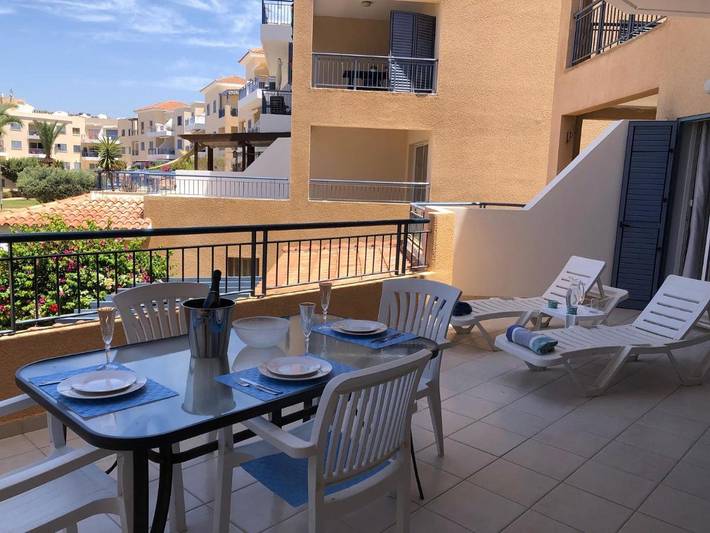 Ferienwohnung für 4 Personen, mit Ausblick und Garten sowie Pool und Kinderpool in Paphos - 3