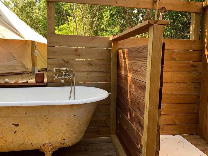 Tente pour 2 personnes, avec jardin ainsi que terrasse et vue en Corse-du-Sud